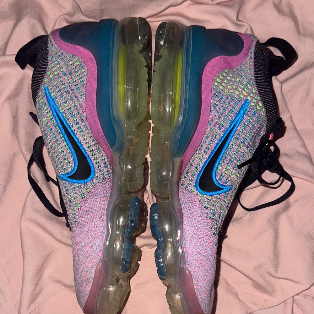 Nike Air VaporMax Flyknit with Blue and Pink Accents - Picture 6 of 11